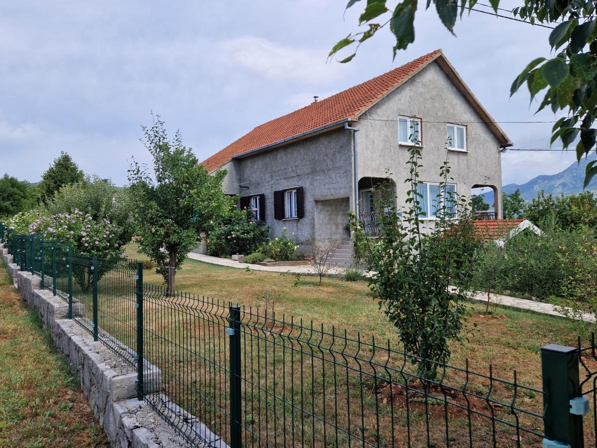 Apartman Lana Kijevo ภายนอก รูปภาพ