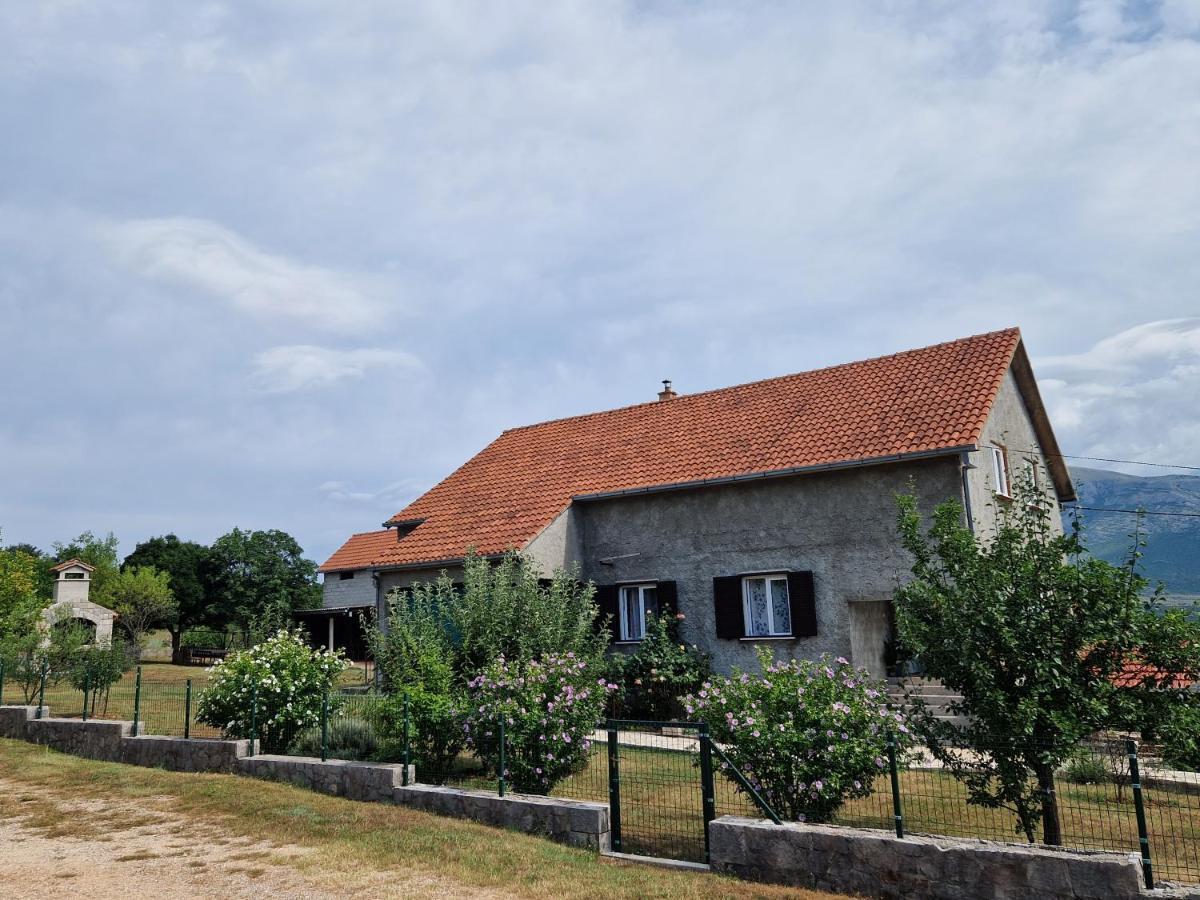 Apartman Lana Kijevo ภายนอก รูปภาพ
