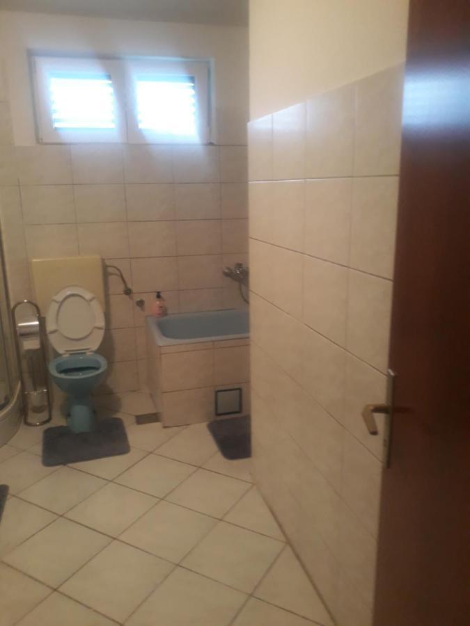 Apartman Lana Kijevo ภายนอก รูปภาพ