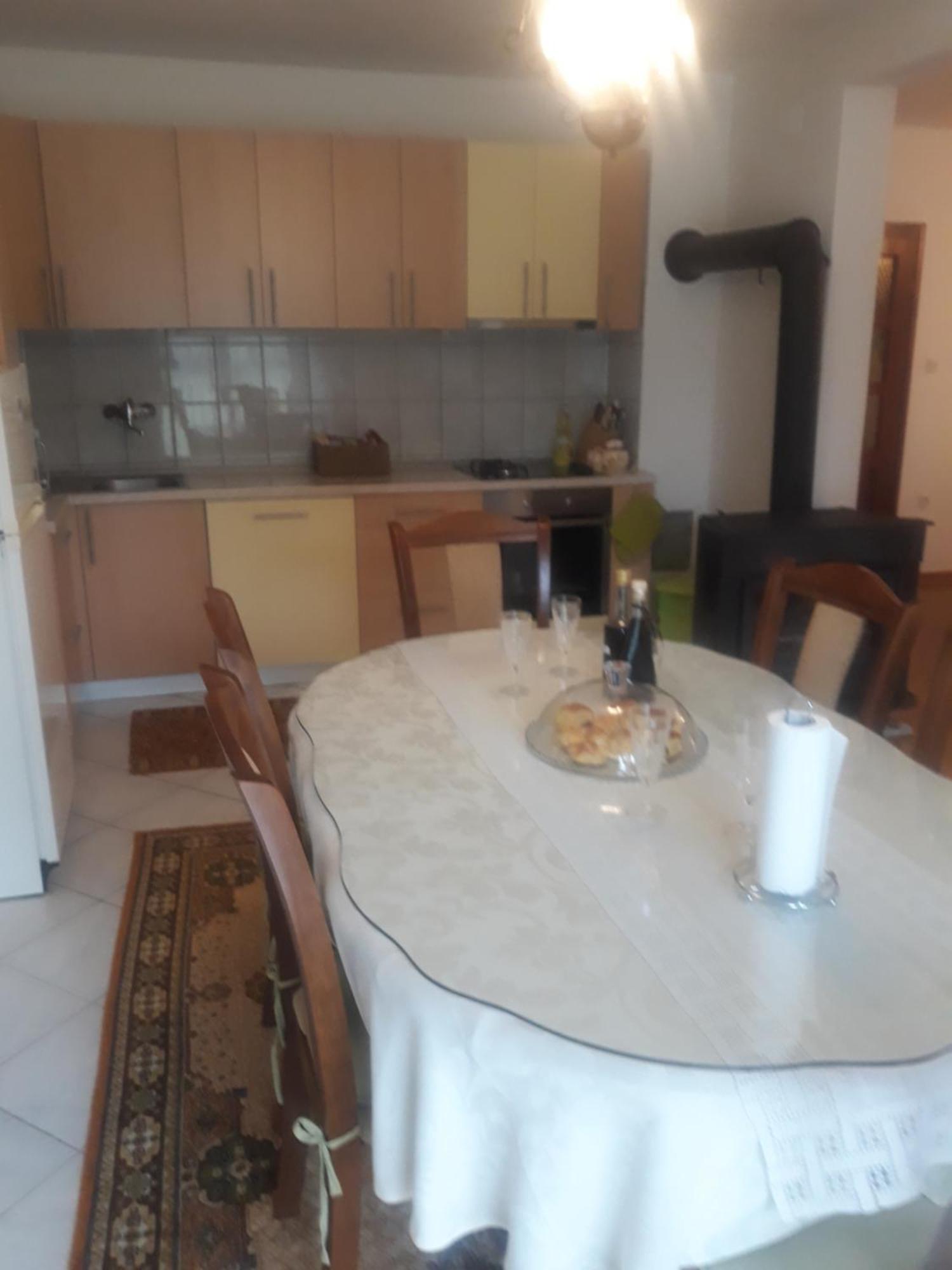 Apartman Lana Kijevo ภายนอก รูปภาพ