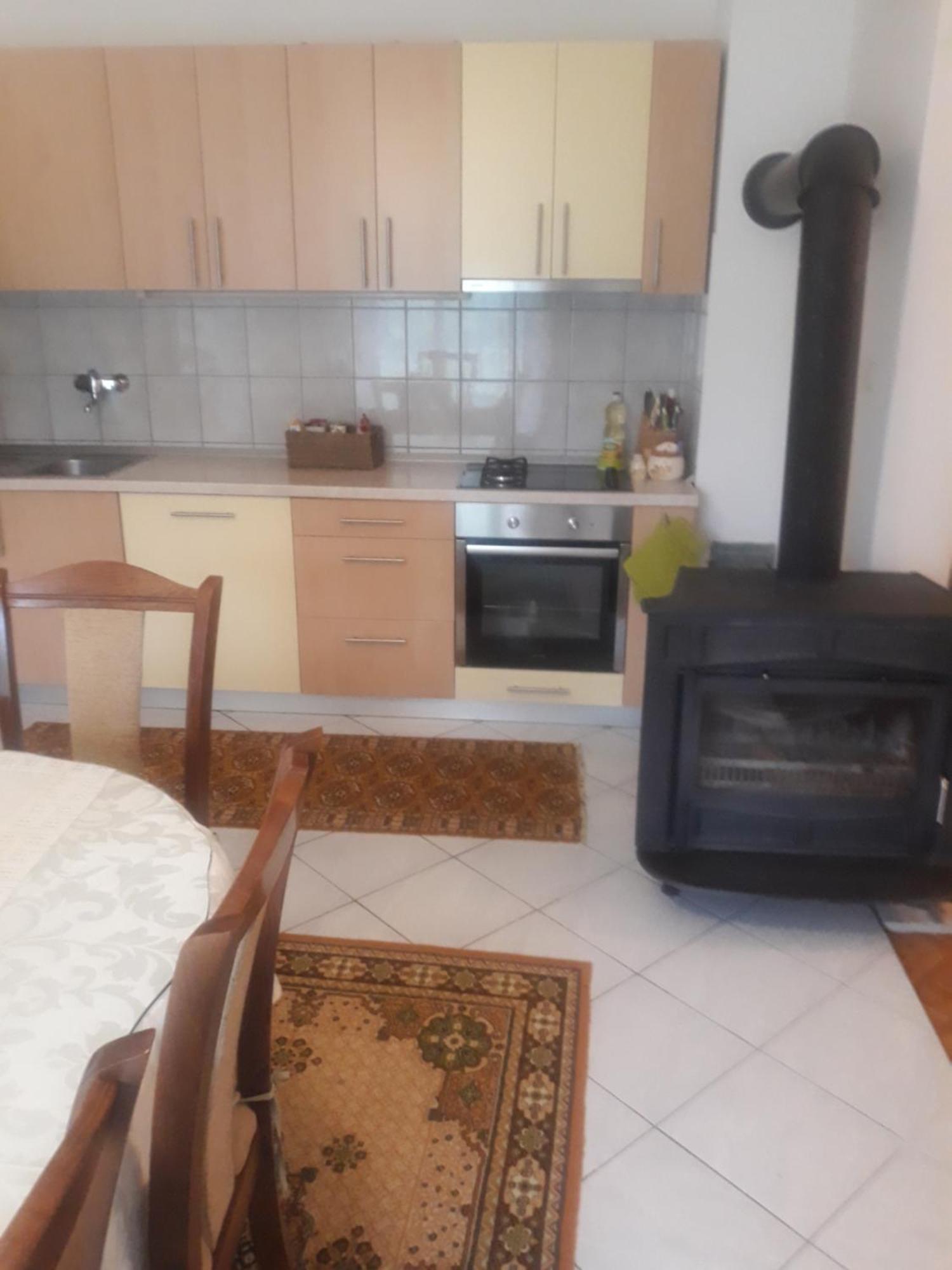 Apartman Lana Kijevo ภายนอก รูปภาพ