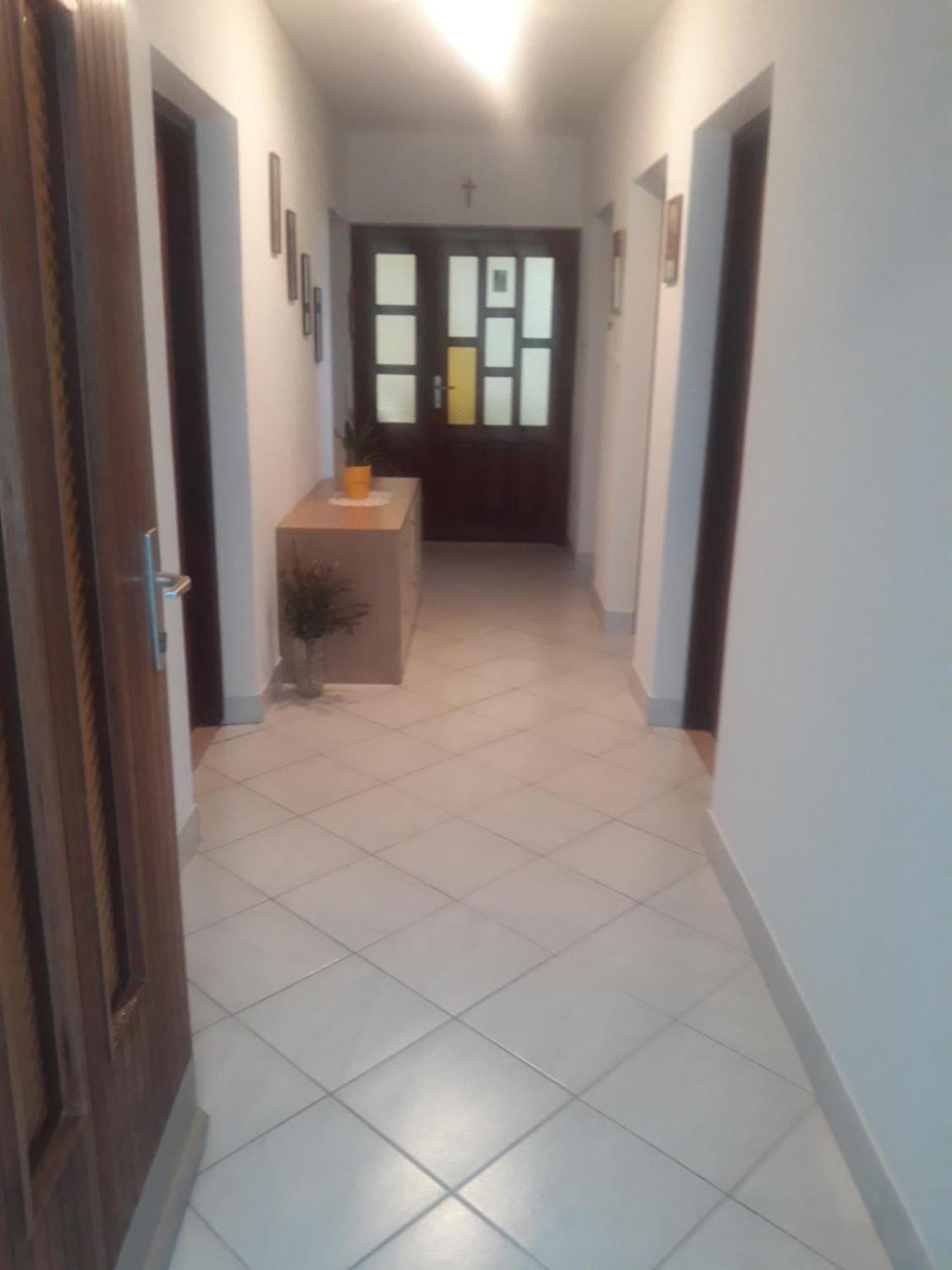 Apartman Lana Kijevo ภายนอก รูปภาพ